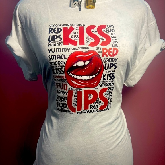 Tops - NWT-Kiss Lip T-shirt